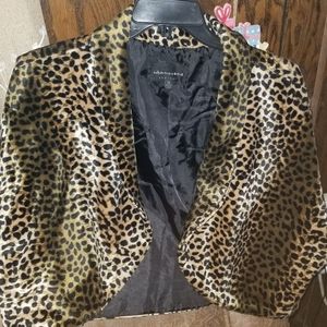 Beautiful Leopard / Cheetah print short Jacket